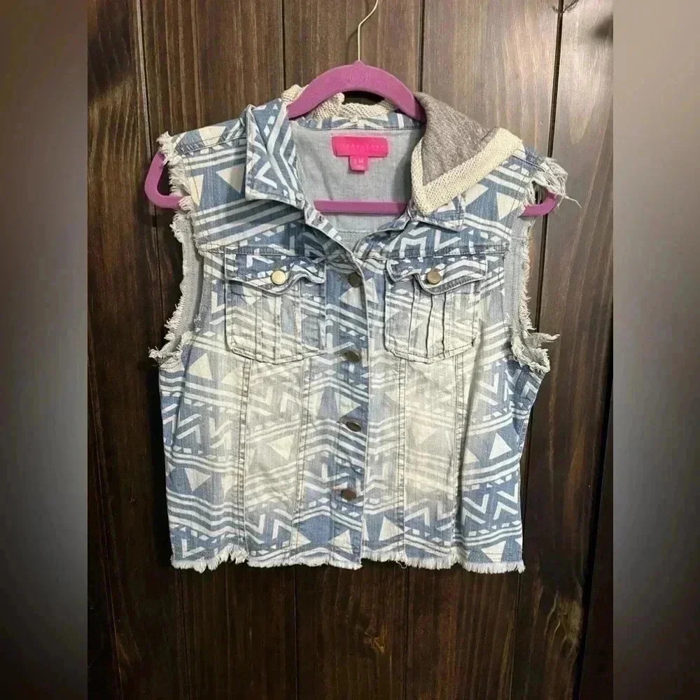 Tinseltown Southwestern Denim Vest. Size: Medium - Picture 9 of 11